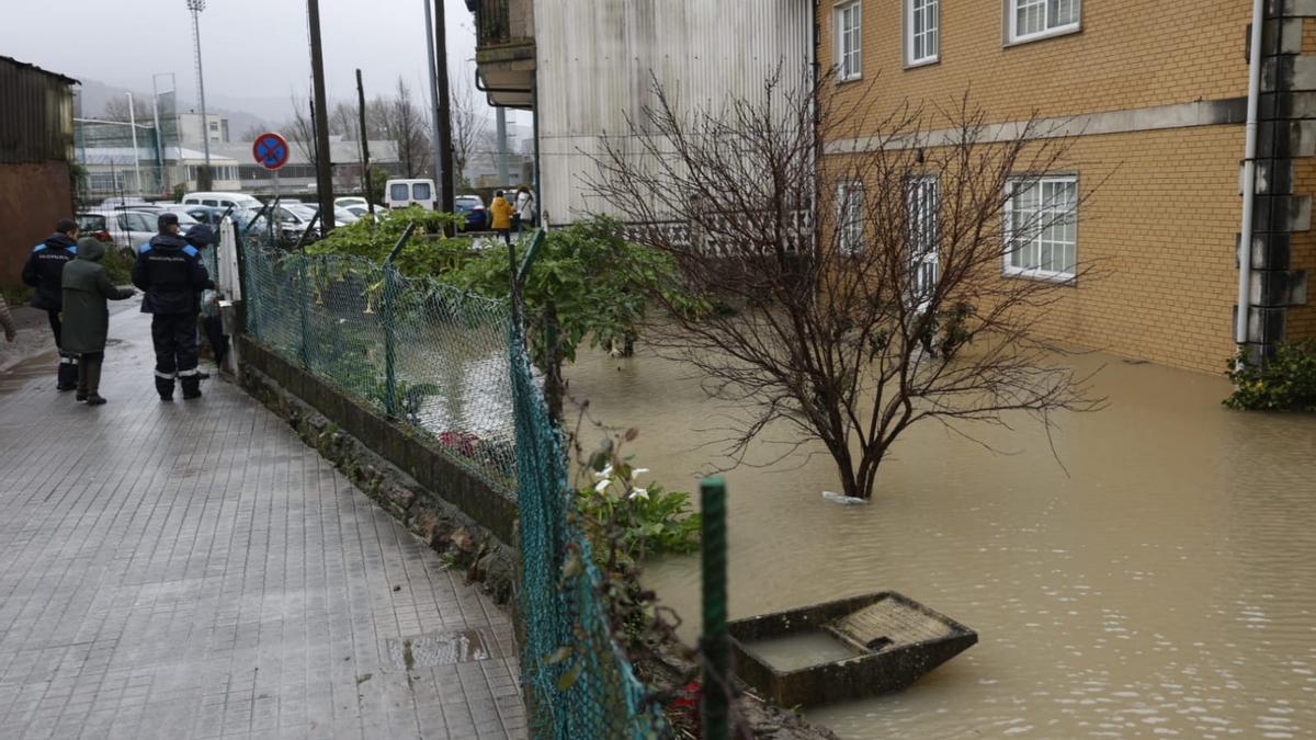 Una finca y la vivienda inundadas por la tromba de agua de la red municipal