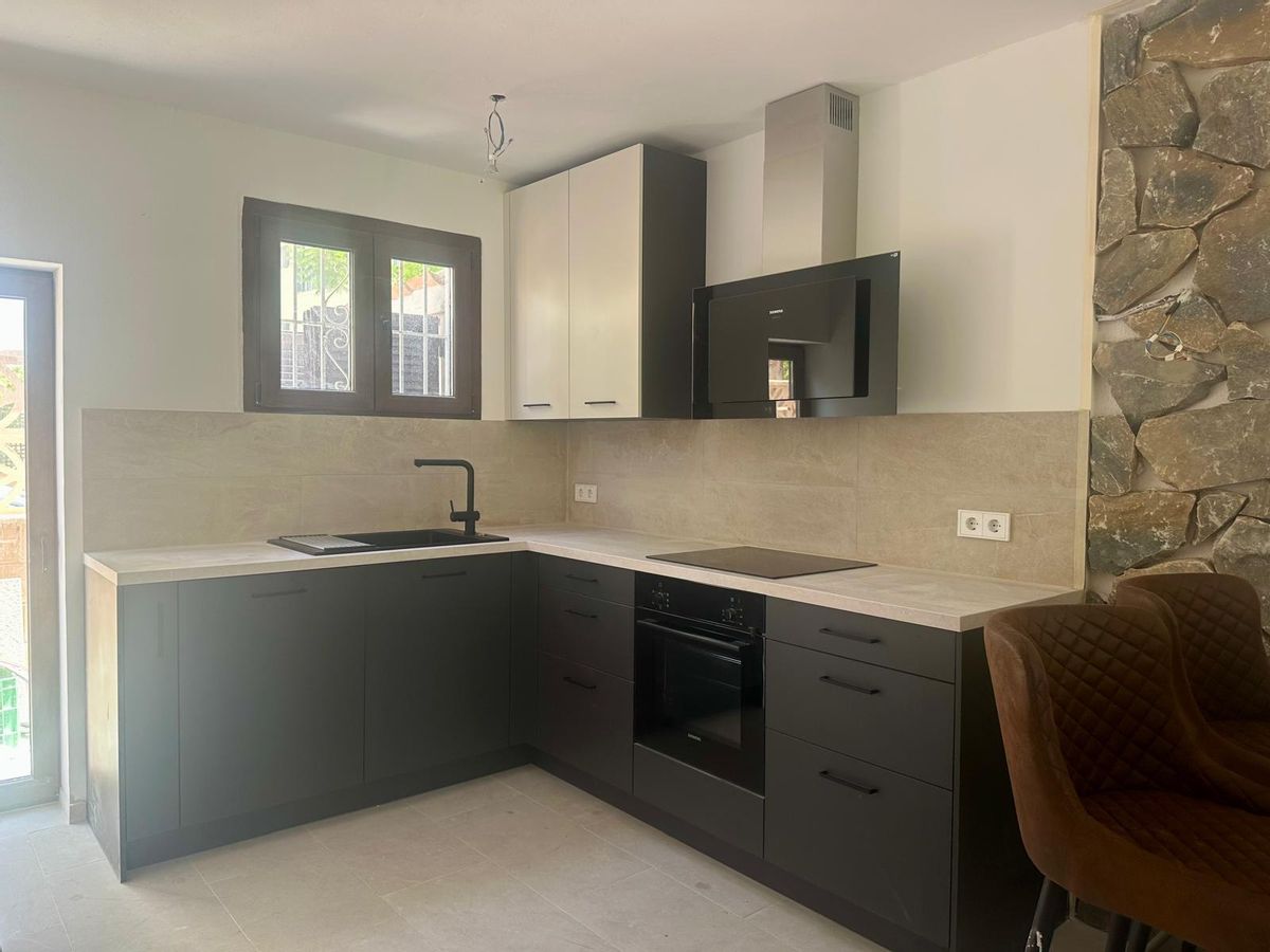 Die neue Küche in der sanierten Mitarbeiterwohnung der Pfaffs.