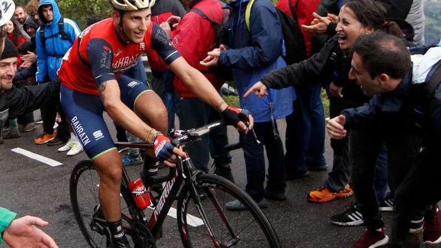 Iván Cortina corona su debut en la Vuelta con una gran ascensión al Angliru