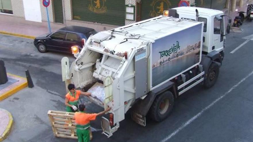 Torrevieja prevé ahorrar 4 millones al año con la gestión de basuras