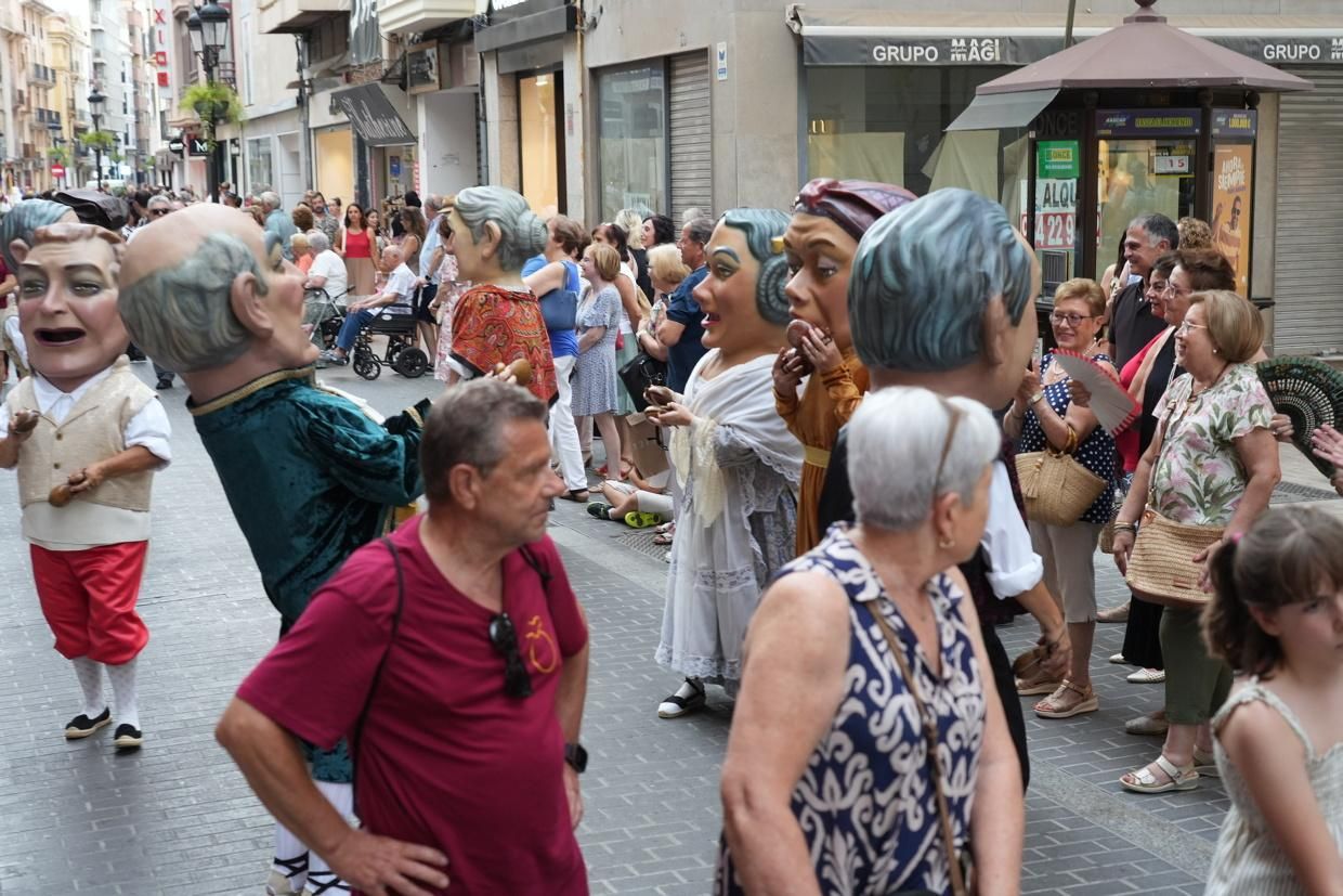 Castelló recibe con honores al Santísimo en la procesión del Corpus Christi