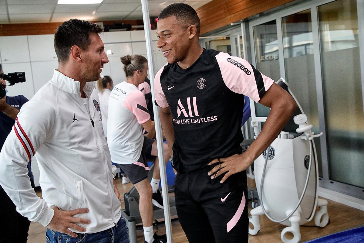 Las mejores imágenes del primer entrenamiento de Messi con el PSG Las mejores imágenes del primer entrenamiento de Messi con el PSG