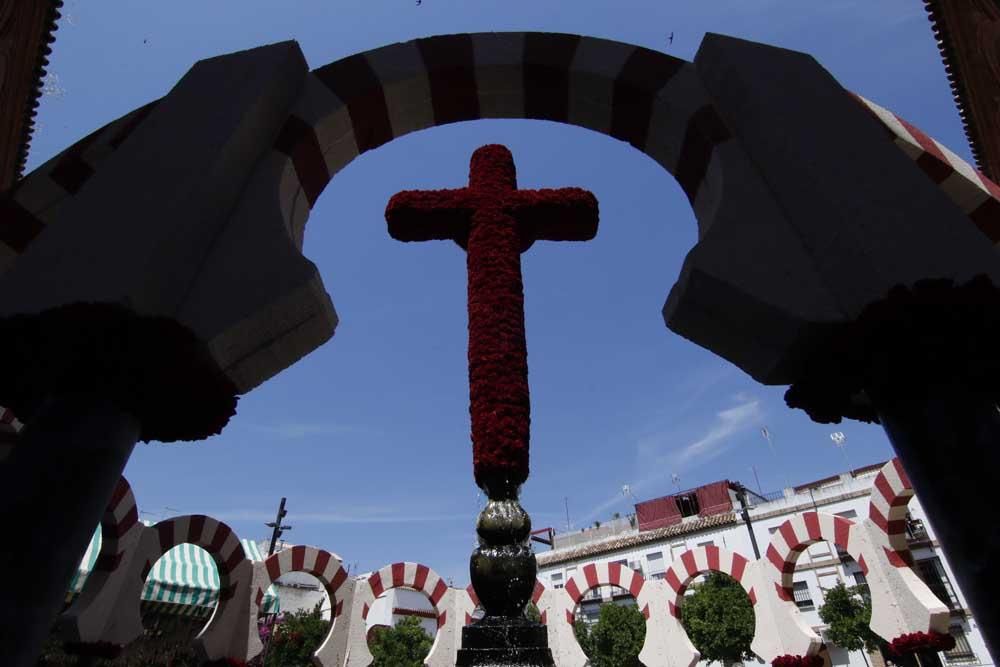 La Cruces abren el Mayo festivo