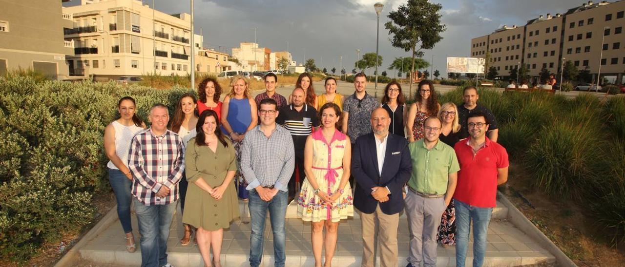 Toñi Martín Zarco, rodeada de su equipo antes de las elecciones de 2019, del que ahora se marcharán cuatro de los principales dirigentes