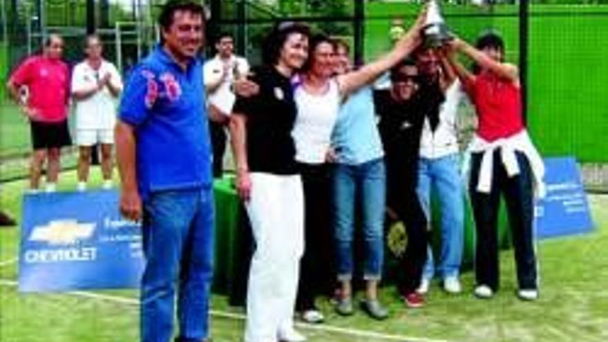 Equipo femenino de pádel del Club Cabezarrubia