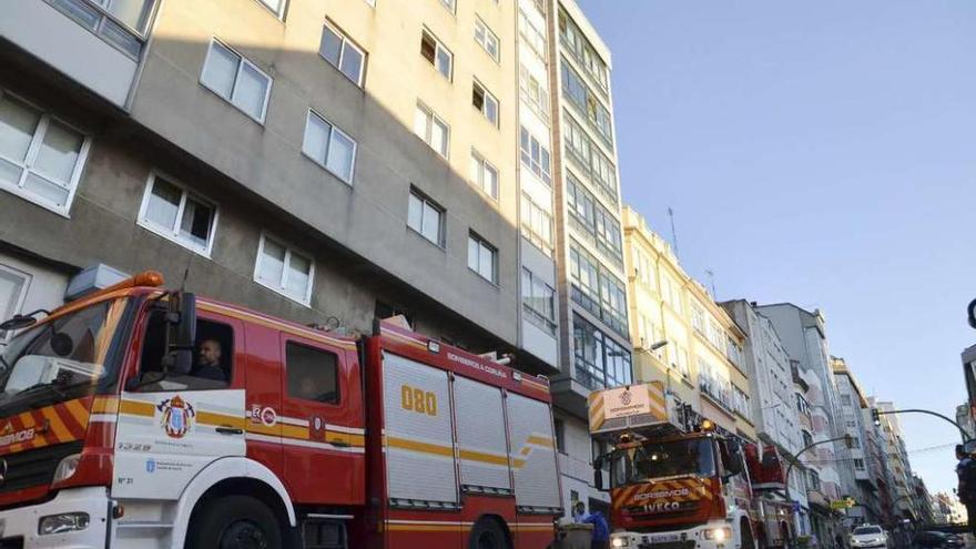 Dos heridos leves tras incendiarse su cocina