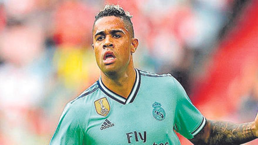 El davanter del Reial Madrid Mariano Díaz dona positiu per COVID-19