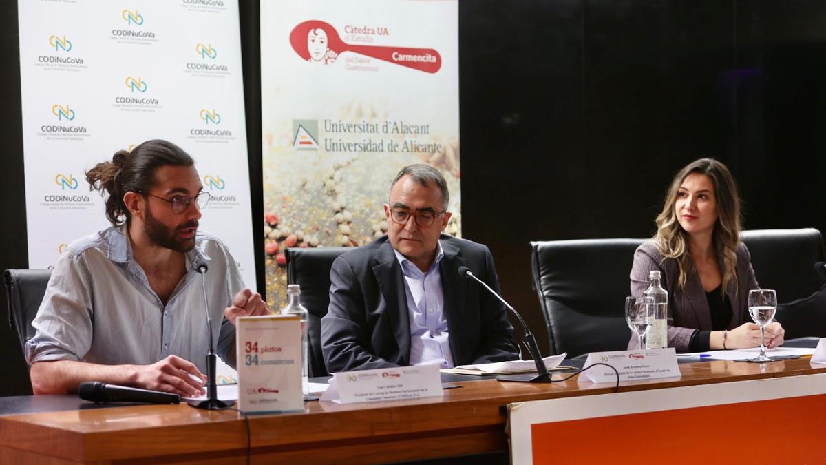 Luis Cabañas, Josep Bernabéu y María Tormo durante la presentación del recetario este lunes