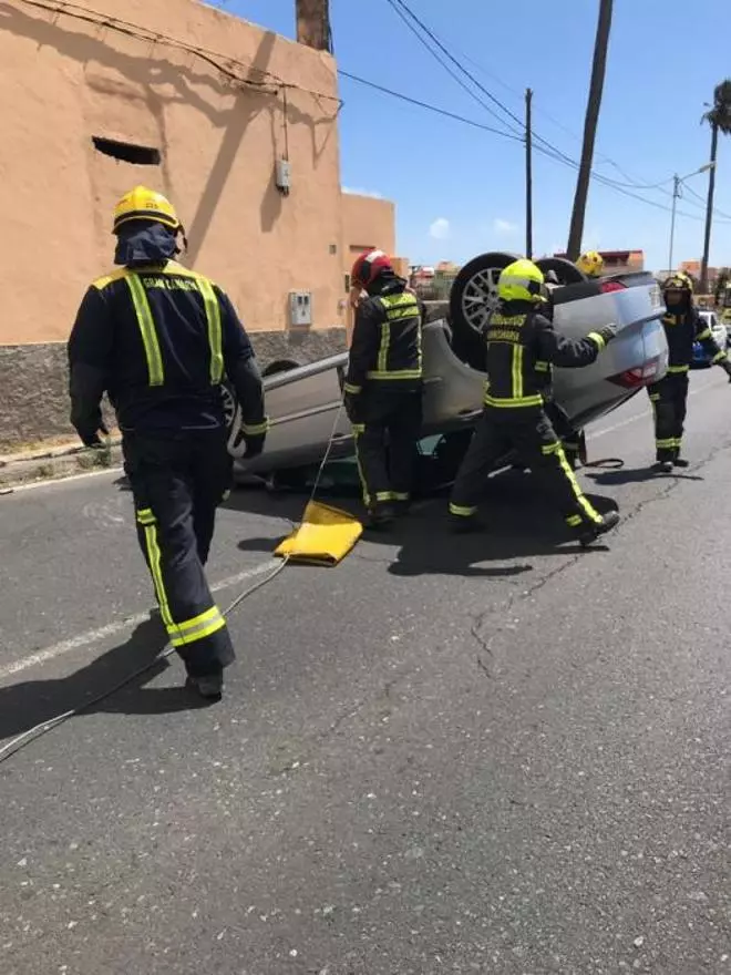 Aparatoso vuelco en Telde
