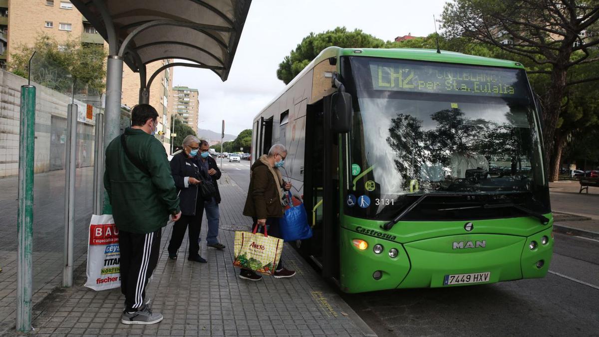 Un autobús de la línia LH2 de l’Hospitalet. | ELISENDA PONS