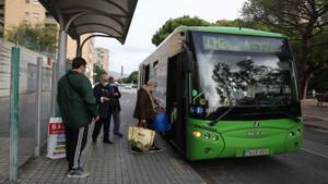 Un autobús de la línia LH2 de l’Hospitalet. | ELISENDA PONS