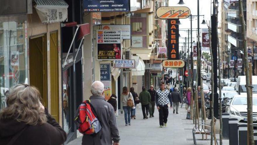 Otros tiempos: vecinos y turistas en la calle Gabriel Miró de Calp