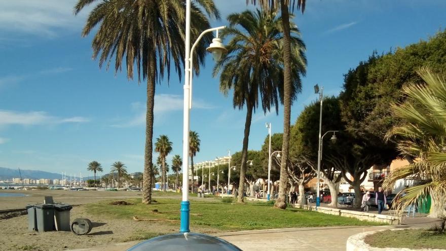 Inaugurada en 2014, la obra que recuerda en las playas del Palo la frase de José Ortega y Gasset («Yo he sido emperador dentro de una gota de luz») sobre su estancia en Málaga, donde estudió Bachillerato, ya exhibe las secuelas del paso del tiempo y ha perdido buena parte de su capacidad reflectante, además de que en la parte superior de la media esfera se aprecian varios golpes.