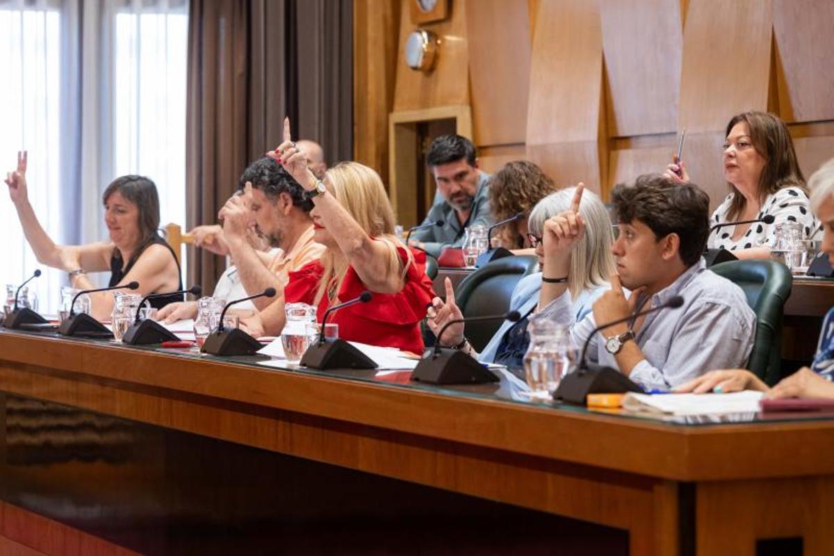 La bancada socialista en el Ayuntamiento de Zaragoza, en un pleno reciente.