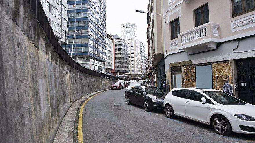 Vecinos y comerciantes de Juan Flórez se oponen al carril bus &quot;por ruido y falta de aparcamiento&quot;