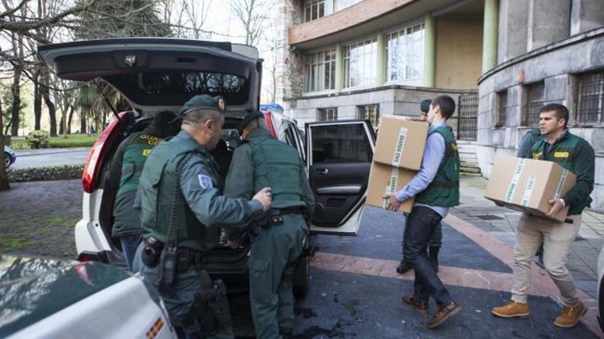 La Guardia Civil registra la sede de UGT en Oviedo