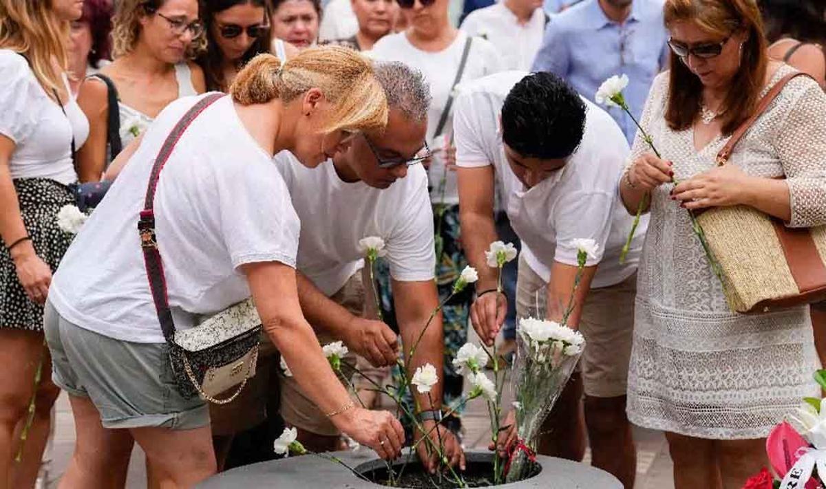 Tensión en el homenaje a las víctimas del 17-A