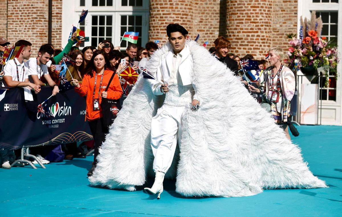 Sheldon Riley, en la Alfombra Turquesa de Eurovisión 2022.