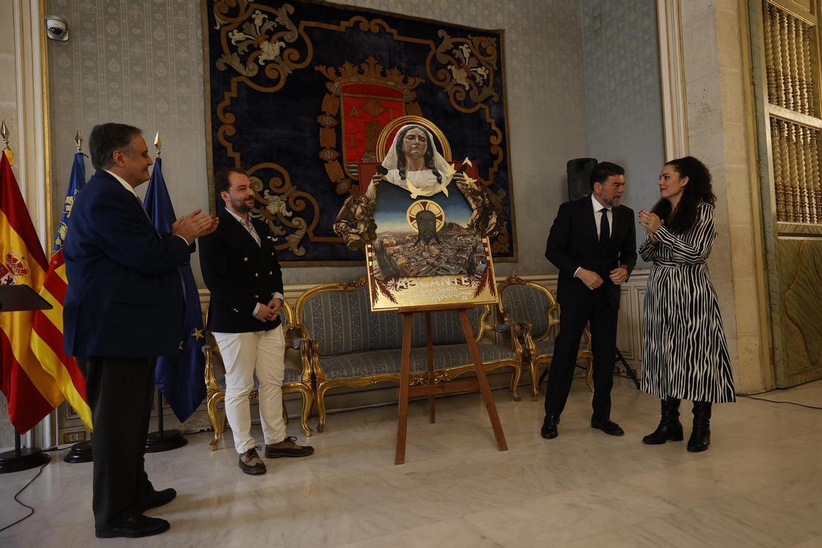 Un instante de la presentación del cartel de la Semana Santa de Alicante 2026.