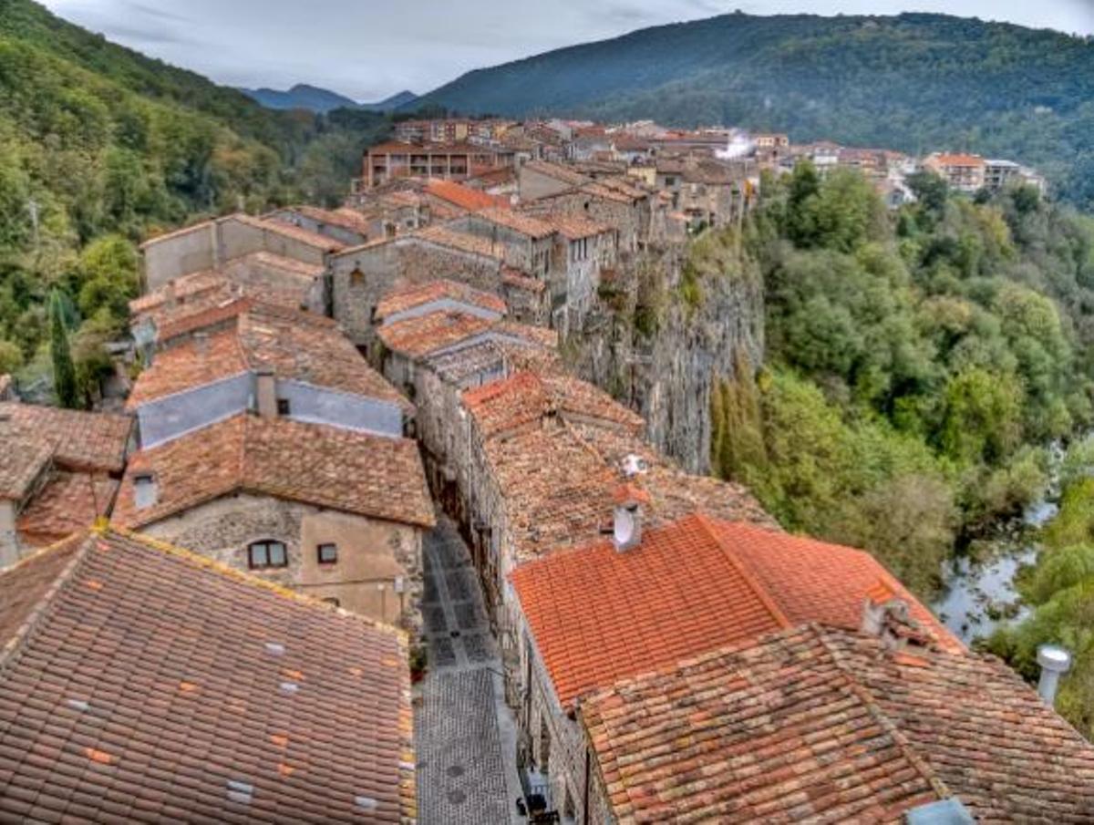 Imatge d'arxiu d'una fotografia dels emblemàtics carrers de Castellfollit d ela Roca