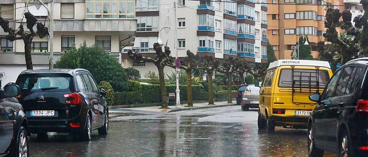 Inundaciones en la calle Luis Treillard de Salinas, en una imagen de archivo.