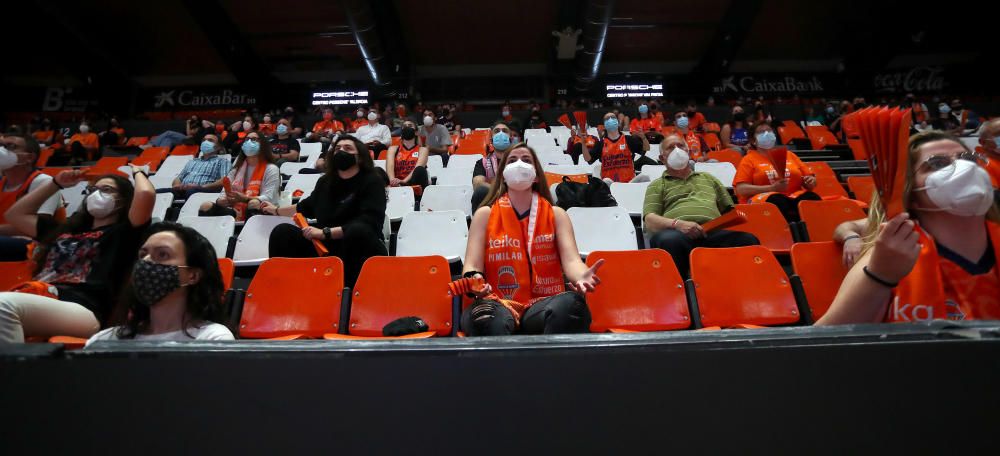 Pantallas gigantes en la Fonteta