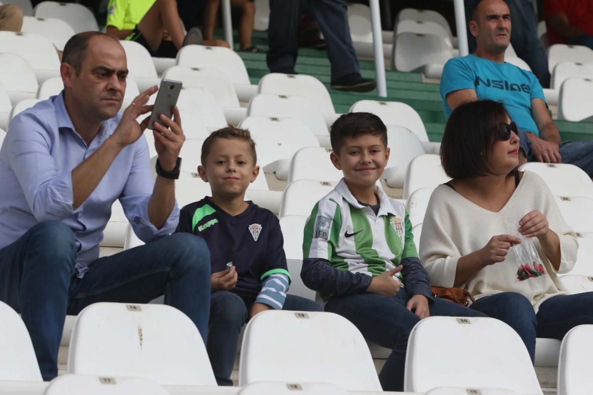 Los aficionados del Córdoba CF en el Arcángel