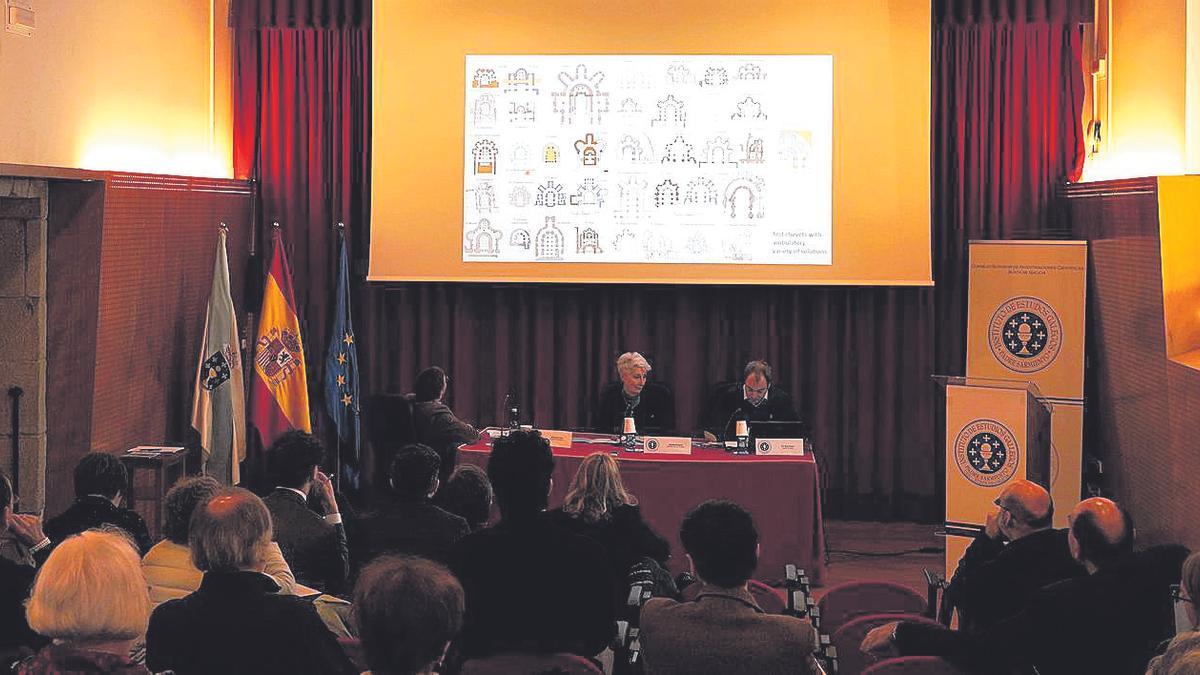A sede do Instituto de Estudos Galegos Padre Sarmiento celebrou onte a primeira xornada do coloquio
