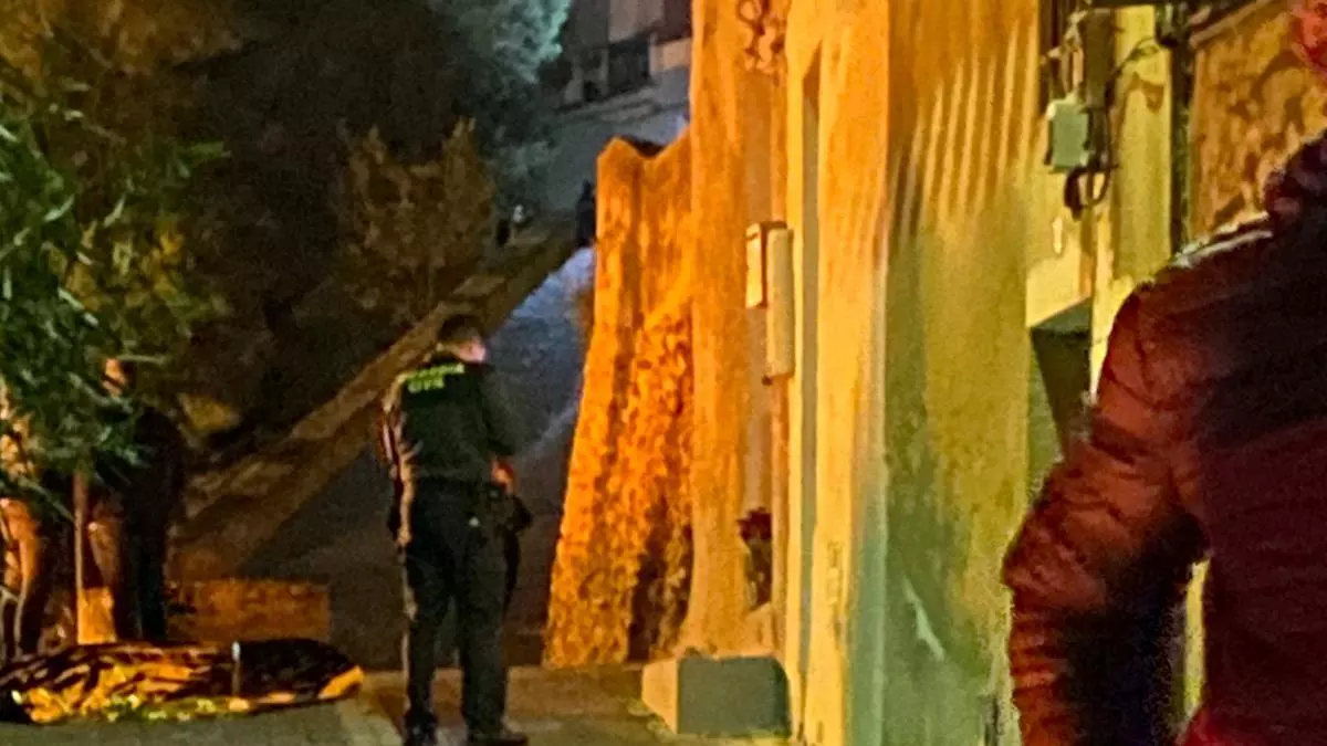 Muere al cortarse el cuello con el cristal de una puerta en una pelea con un menor en Pliego