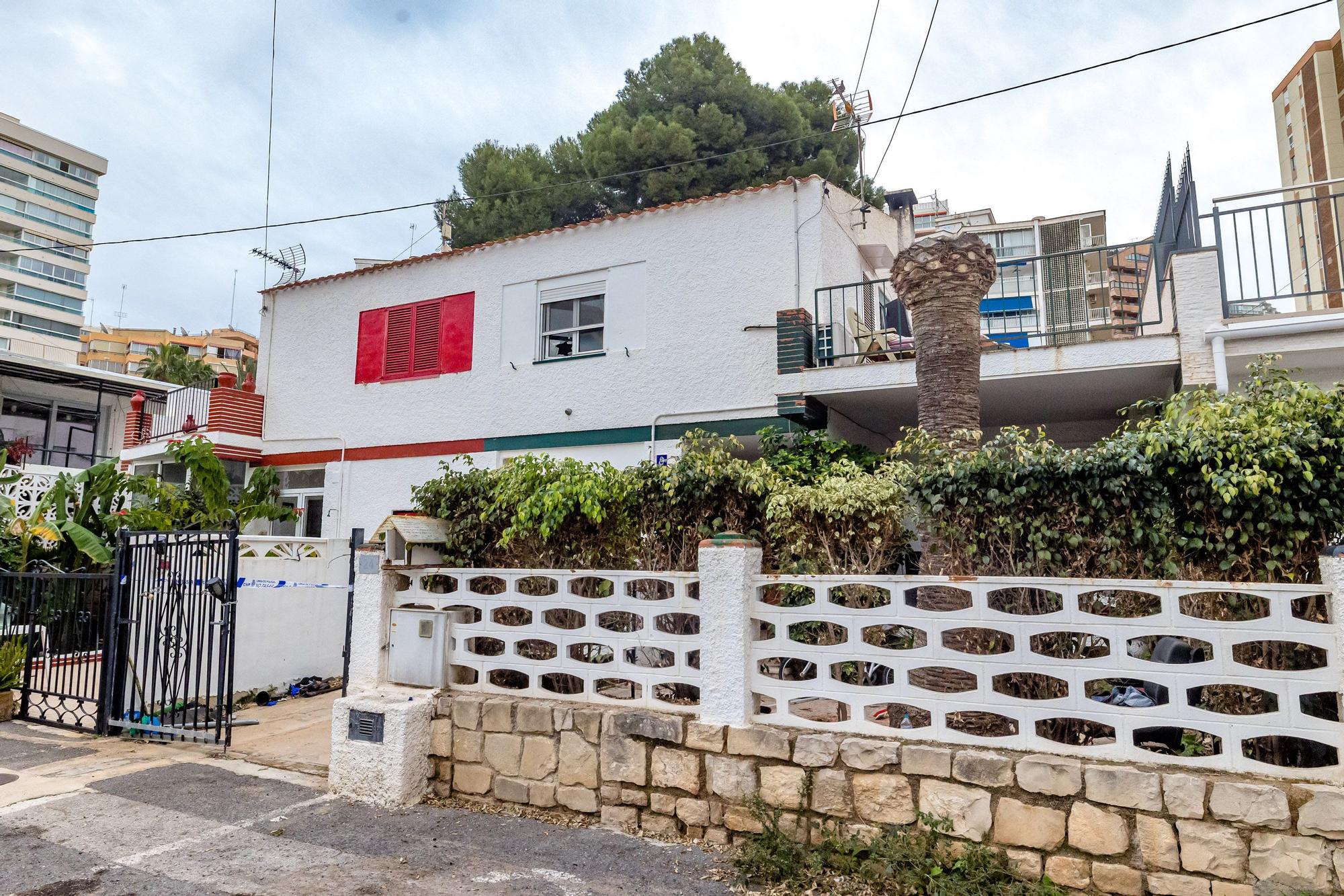 El incidente se produjo en un domicilio de la zona del Rincón de Loix y los dos hombres fueron trasladados con vida al Hospital Comarcal Marina Baixa en La Vila