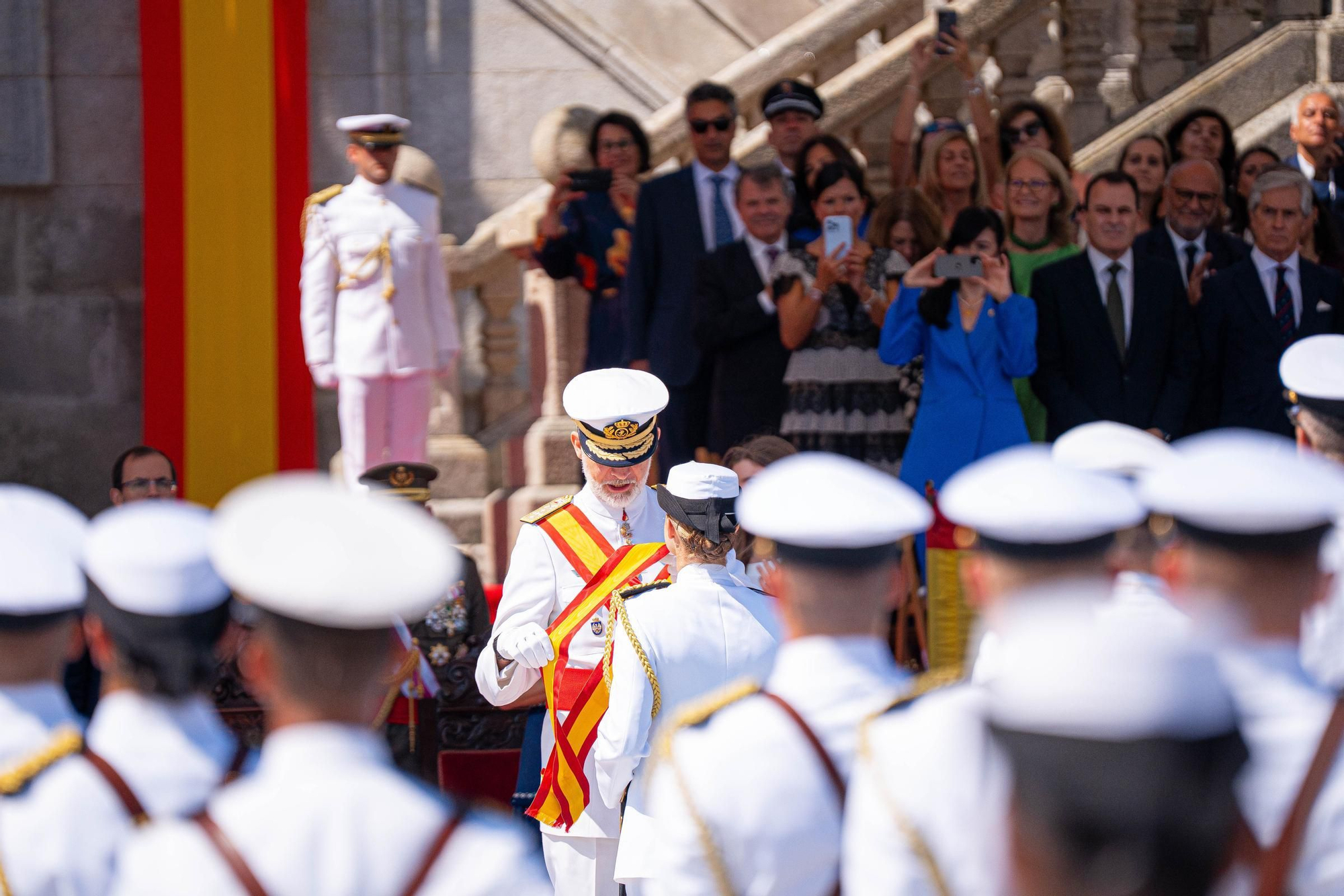 Leonor recibe de manos de Felipe VI la Gran Cruz del Mérito Naval en Marín