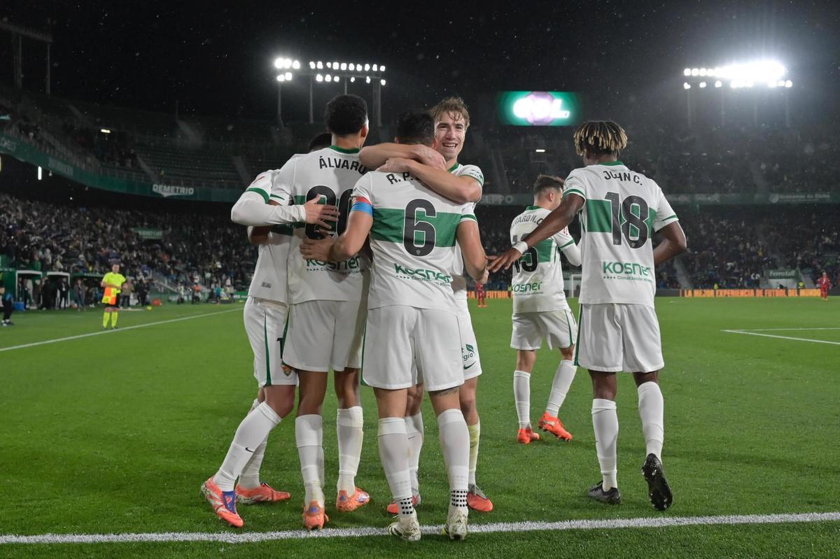 Elche CF - Rayo Vallecano: el último partido del 2025 de los franjiverdes, en imágenes