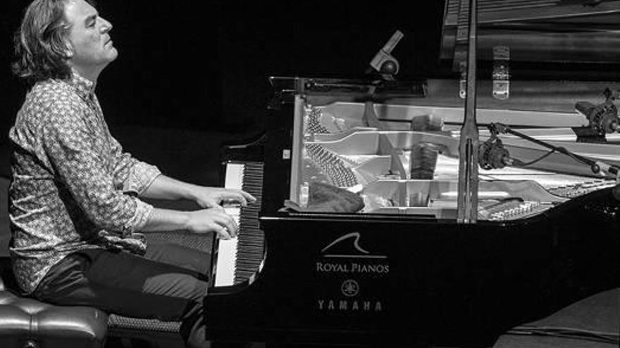 El prodigio del piano flamenco Dorantes, durante una de sus actuaciones.