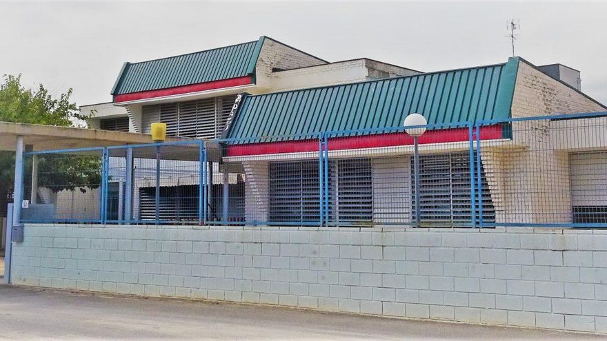 Dos colegios arrancan el curso con graves problemas en el transporte escolar