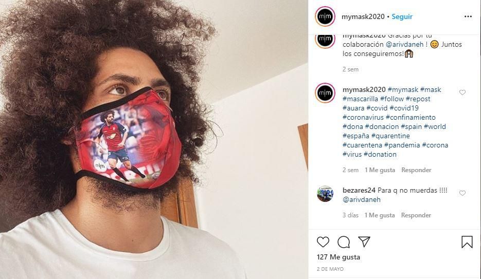 Los futbolistas se unen a las mascarillas personalizadas solidarias