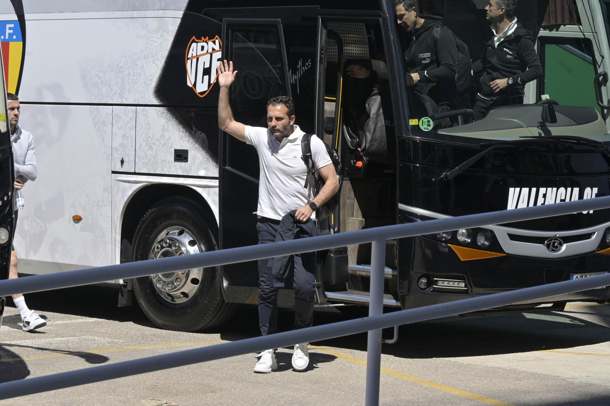 El Elche pone la alfombra al Valencia (0-2)