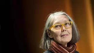Anne Carson, un premio Nobel de Literatura con conexión galega e co Camiño de Santiago ata Fisterra