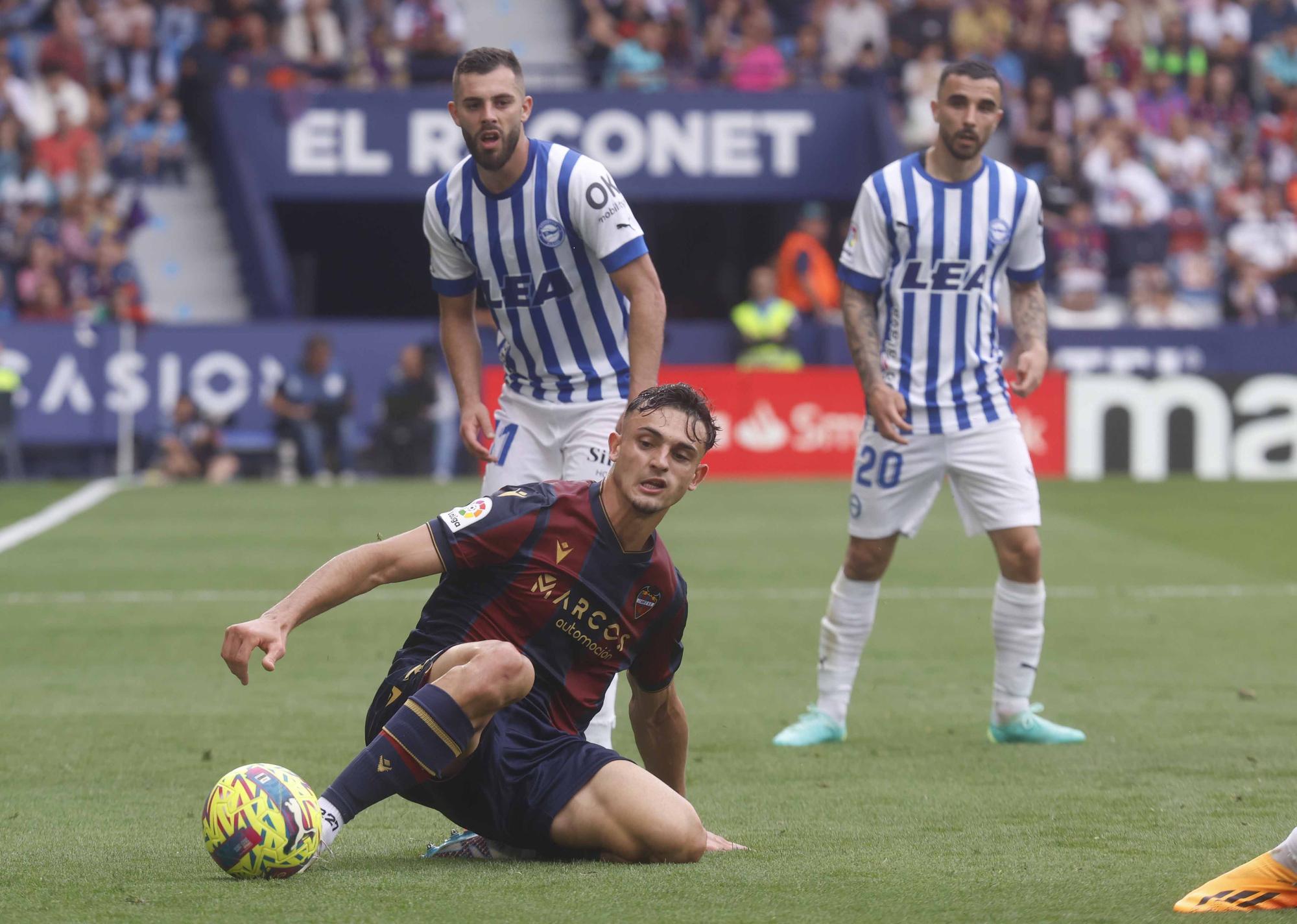 Las mejores imágenes del Levante UD - Deportivo Alavés