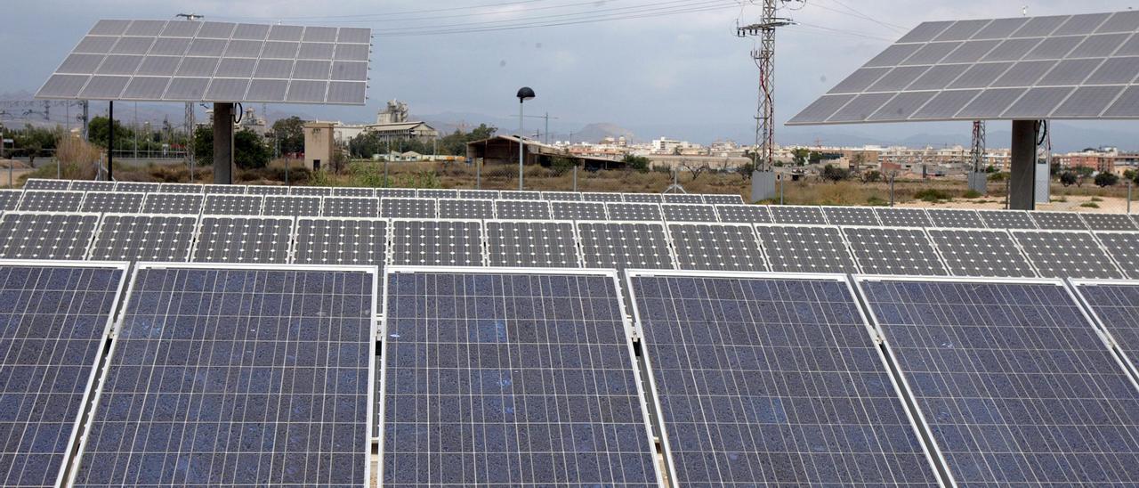 Los campus se van a cubrir de placas solares