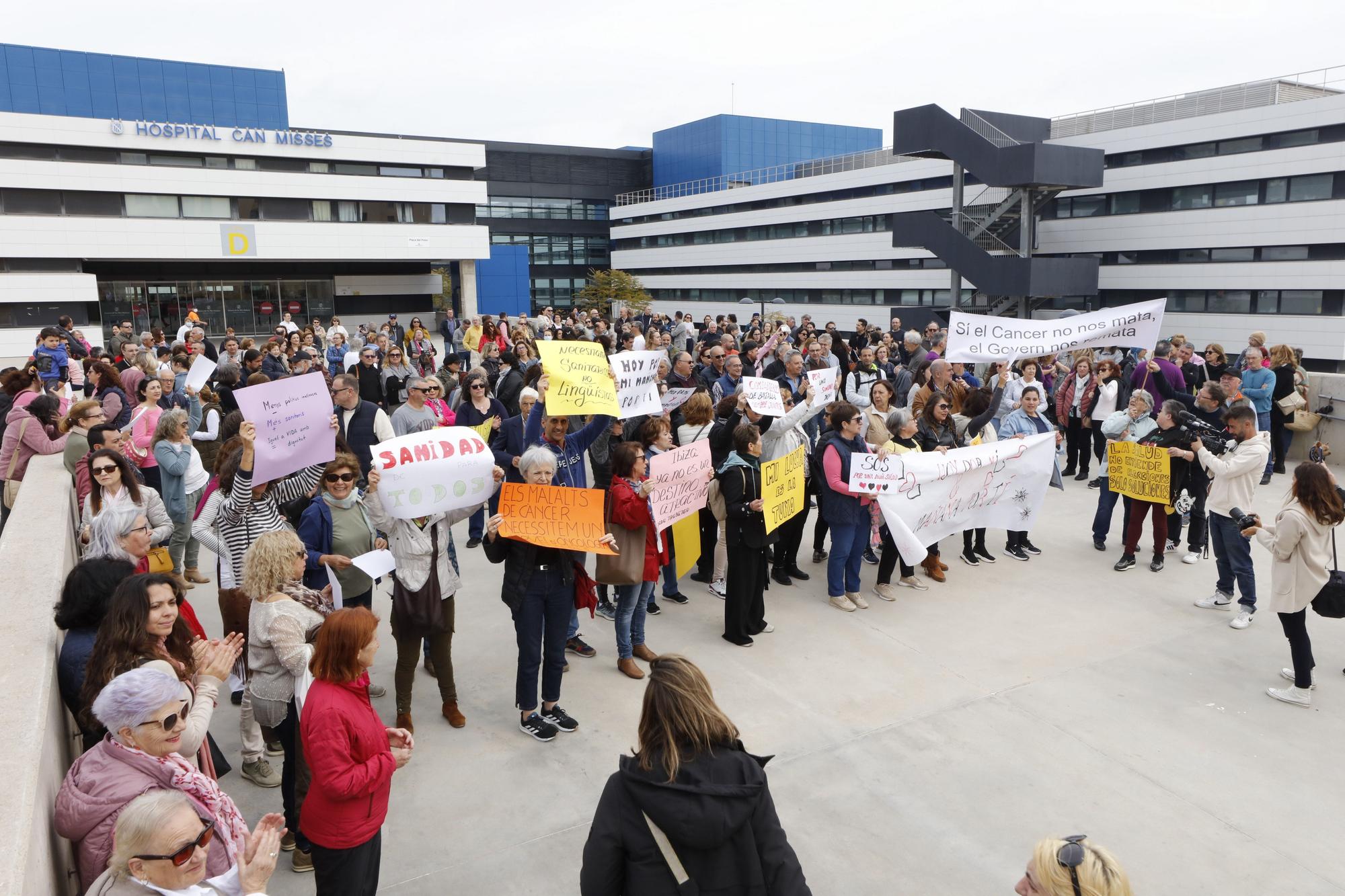 Nueva protesta de los pacientes oncológicos en Ibiza por la falta de médicos: "No vamos a parar"