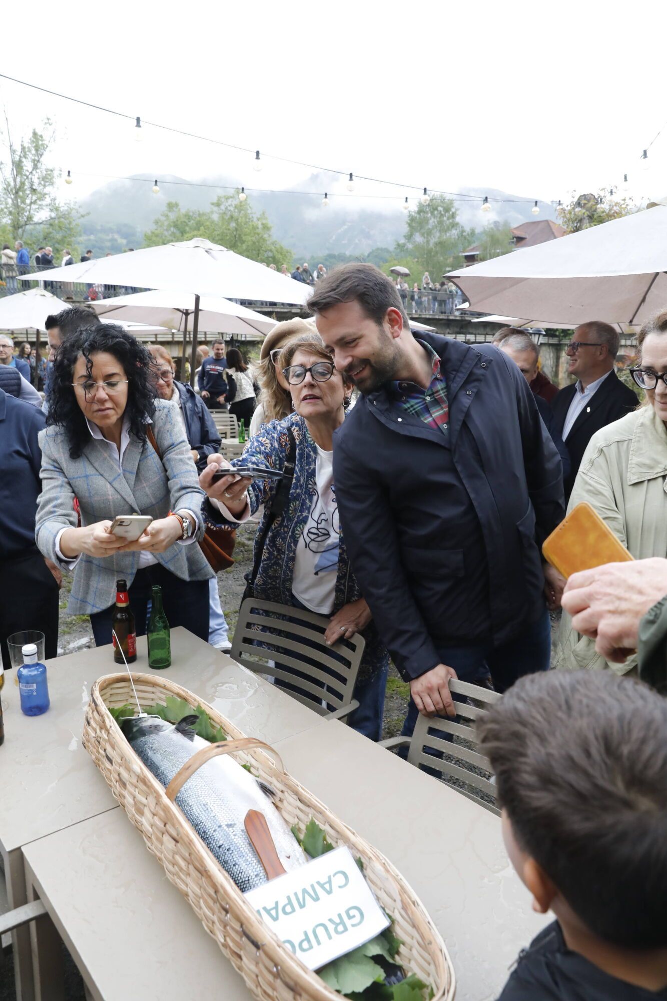 EN IMÁGENES: Así fue la subasta del campanu del Sella en Cangas de Onís