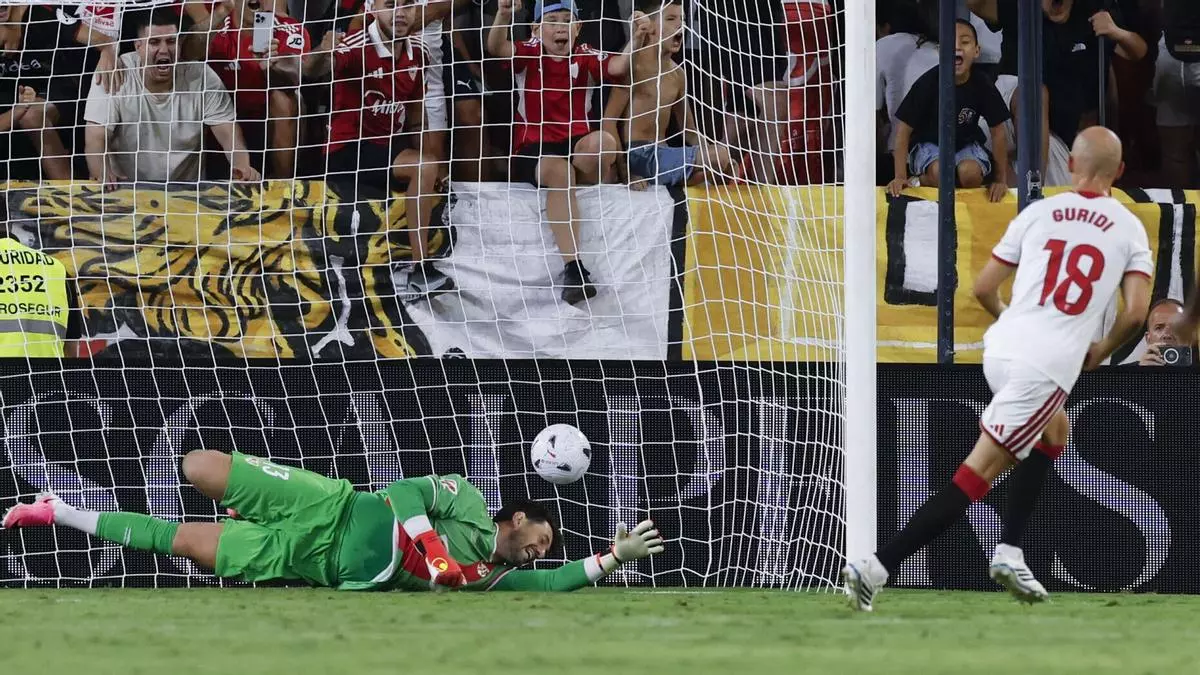 Jon Guridi se rinde a la afición del Sevilla tras su debut ante el Rayo: "Tener esta afición a tu favor es increíble"