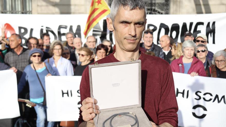 Roger Español torna al Govern la Creu de Sant Jordi: &quot;Han buidat de contingut aquesta medalla&quot;