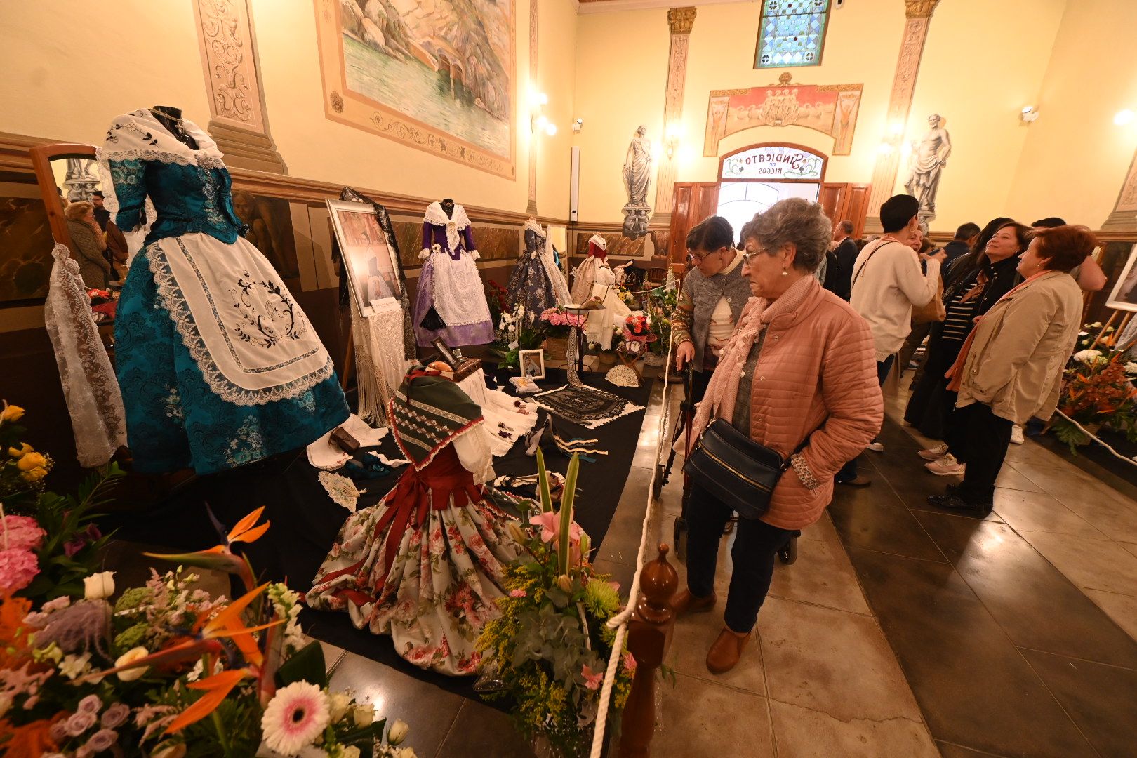 Les imatges de l&#039;obertura del tradicional manifest de la reina i les dames de les festes de Vila-real