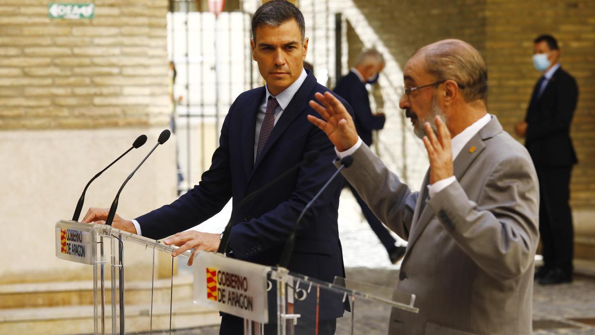 Pedro Sánchez y Javier Lambán, en la visita del Gobierno y el COI al Pignatelli el pasado septiembre.