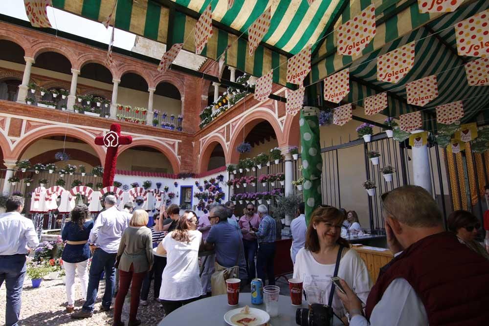 La Cruces abren el Mayo festivo