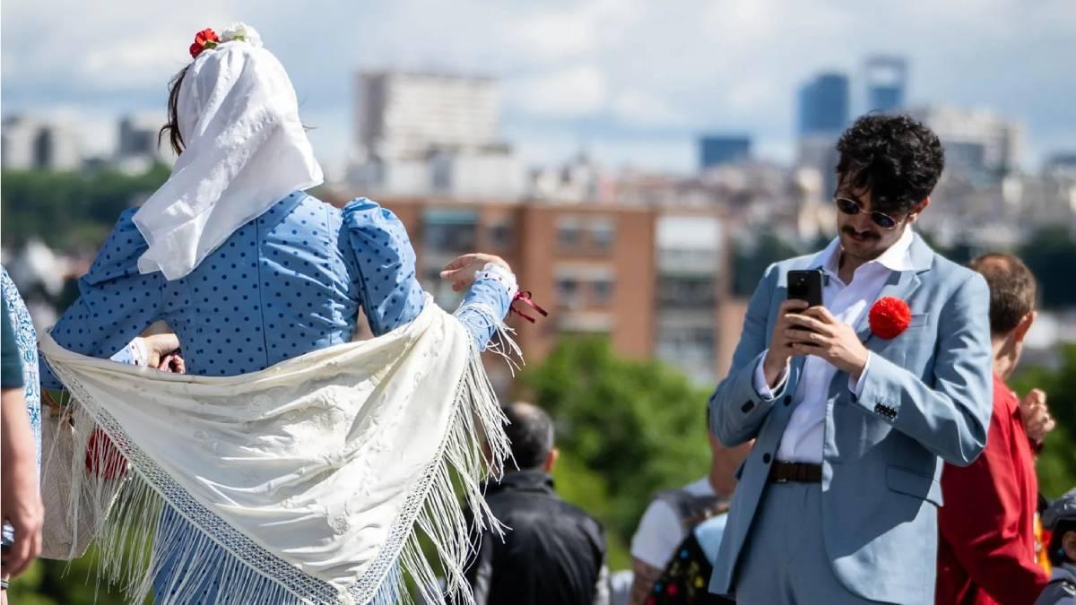 Jóvenes disfrutan de San Isidro.