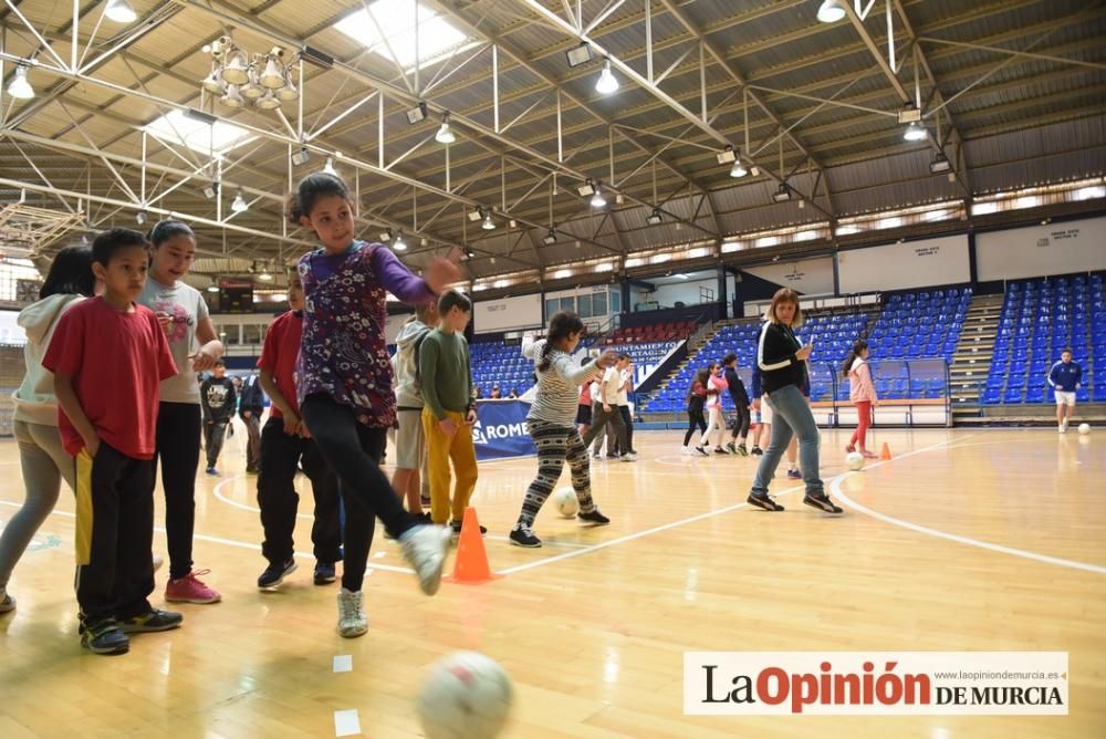 Encuentro de escolares con los jugadores del Plást