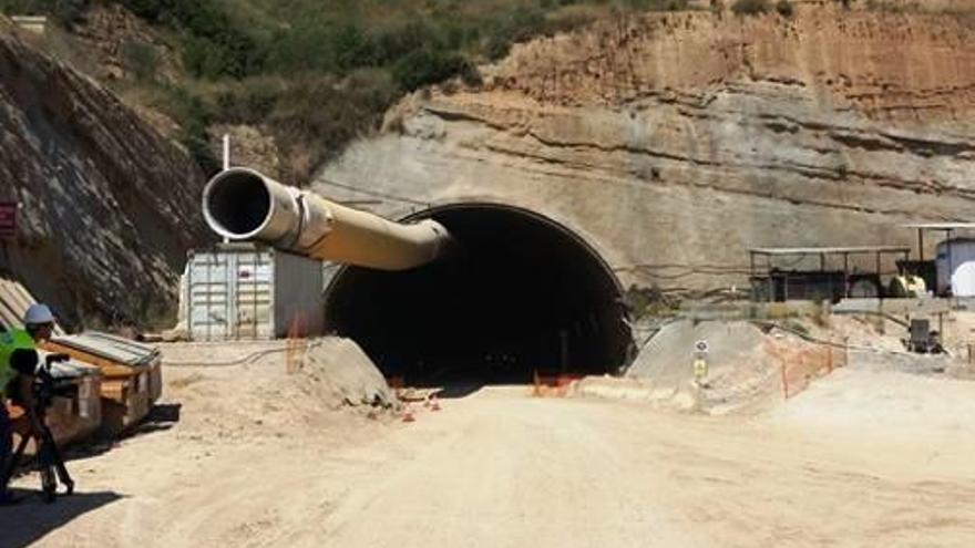 El túnel que ha quedat sense acabar a la B-40