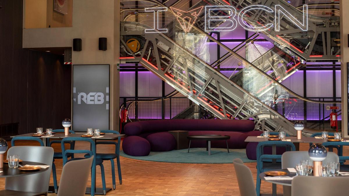 La sala de Revel Bar, en Casa Cupra Raval.